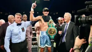 Fundora Stops Thurman in Sixth to Retain WBC Super Welterweight Title