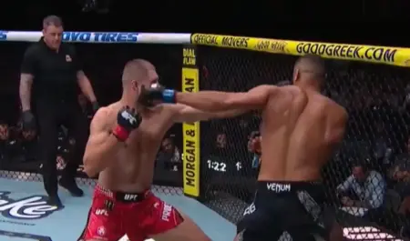 Carlos Ulberg Knocks Out Jiri Prochazka to Win UFC 327 Light Heavyweight Title